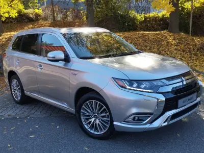 Mitsubishi Outlander 2021 (miniatűr)