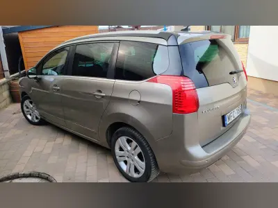 Peugeot 5008 2012 (miniatűr)