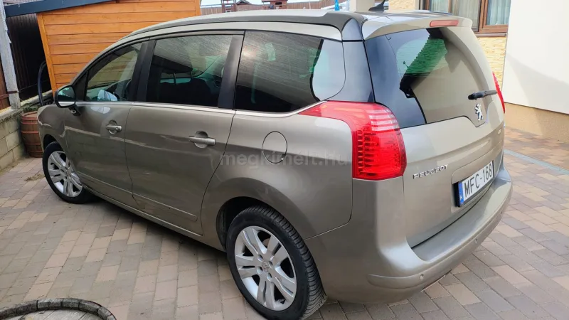 Peugeot 5008 2012
