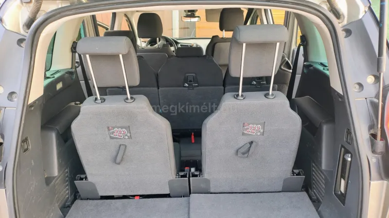 Peugeot 5008 2012