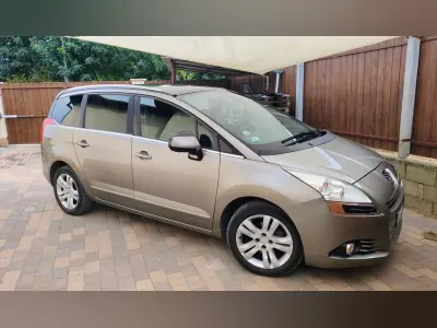 Peugeot 5008 2012 (miniatűr)