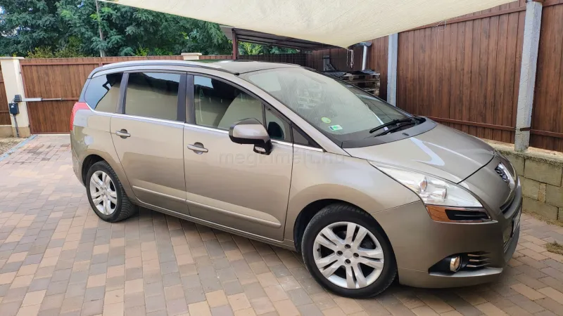 Peugeot 5008 2012