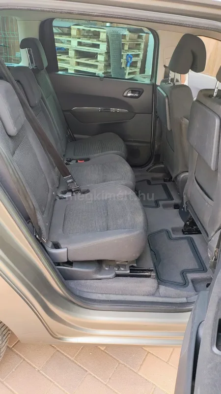 Peugeot 5008 2012