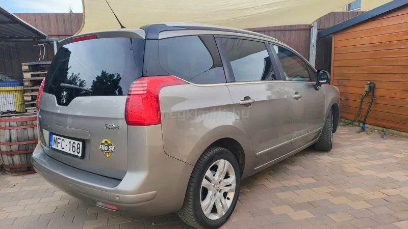 Peugeot 5008 2012
