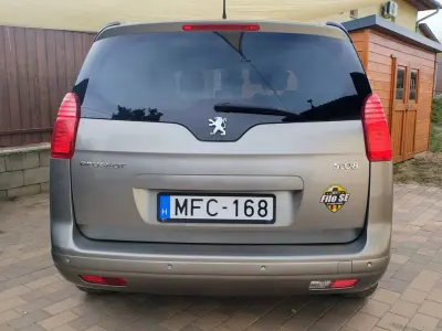 Peugeot 5008 2012 (miniatűr)