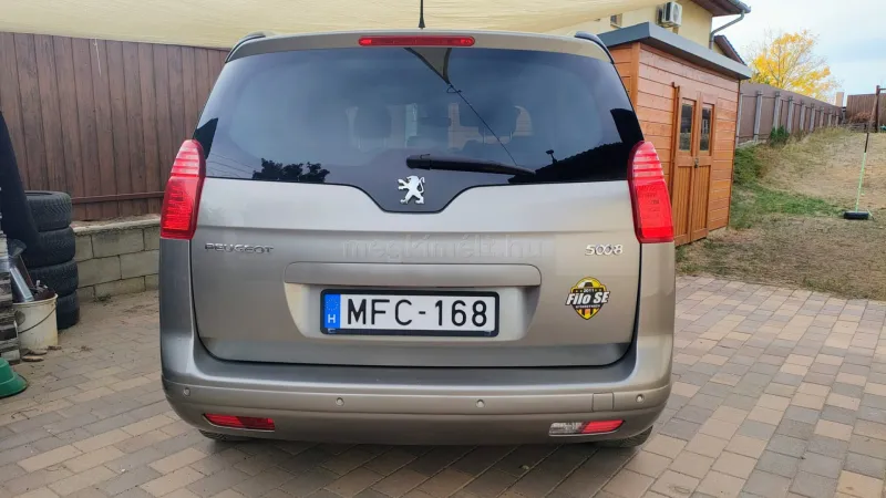 Peugeot 5008 2012