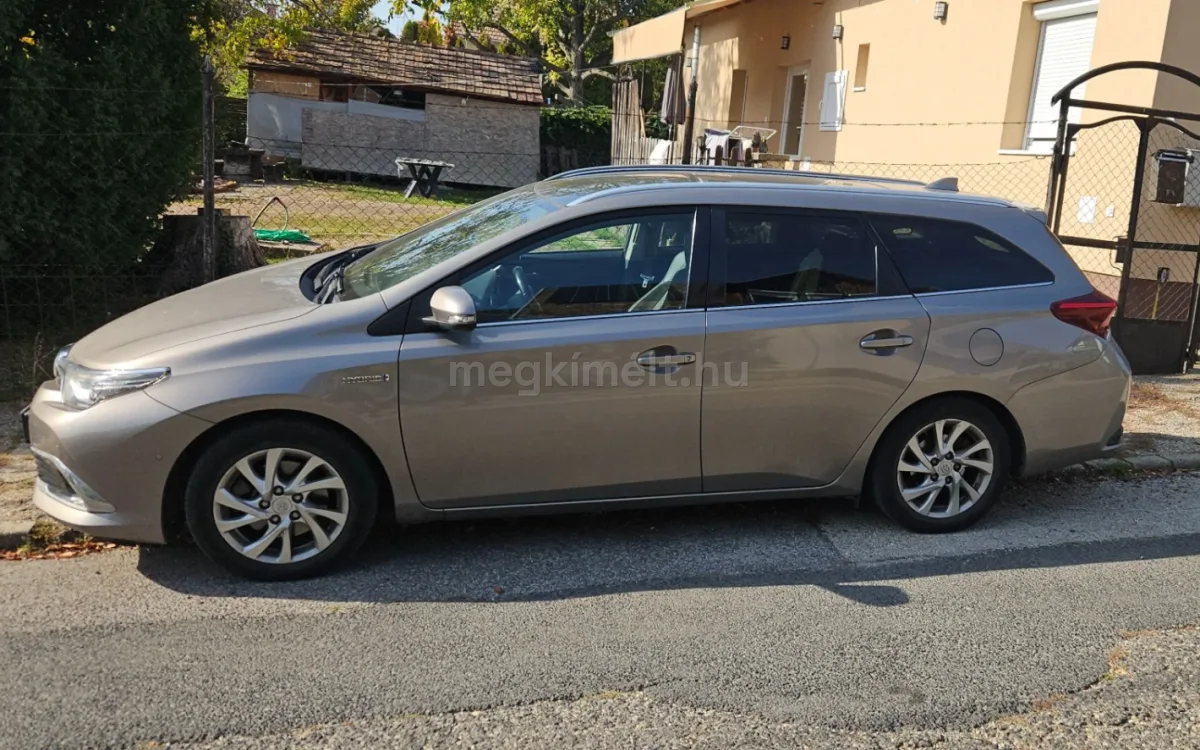 Toyota Auris 2015