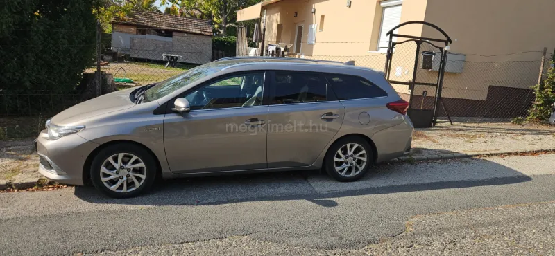Toyota Auris 2015