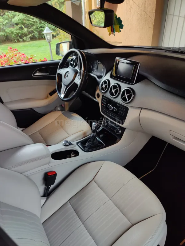 Mercedes-Benz B 180 2012