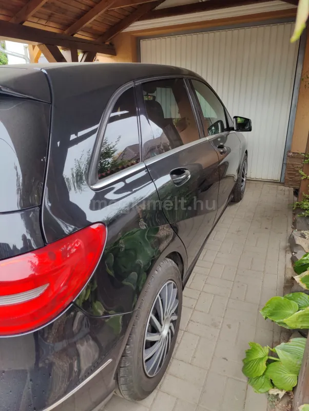 Mercedes-Benz B 180 2012