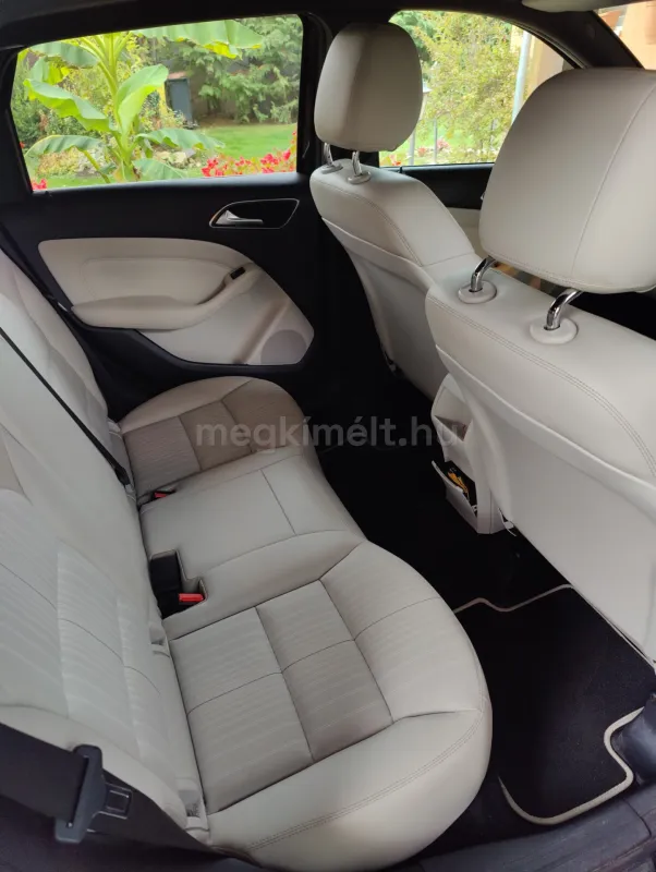 Mercedes-Benz B 180 2012