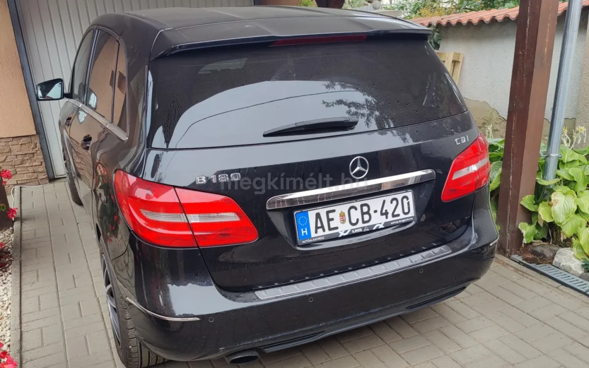 Mercedes-Benz B 180 2012