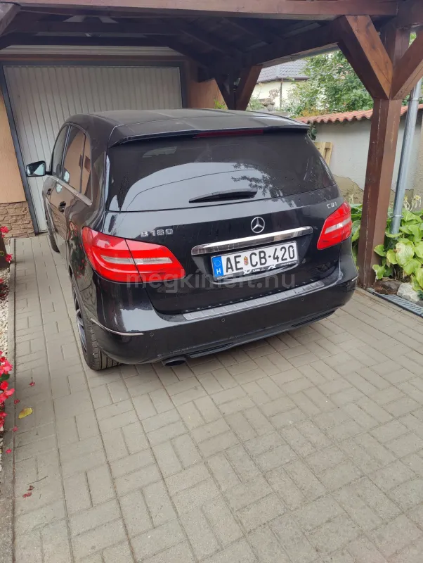 Mercedes-Benz B 180 2012