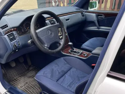 Mercedes-Benz E 220 1995 (miniatűr)