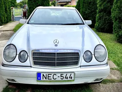Mercedes-Benz E 220 1995 (miniatűr)