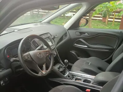 Opel Zafira Tourer 2018 (miniatűr)