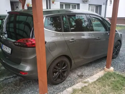 Opel Zafira Tourer 2018 (miniatűr)