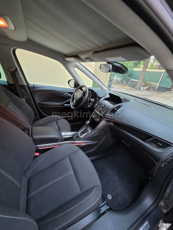 Opel Zafira Tourer 2015