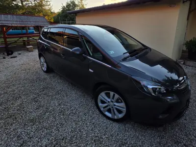 Opel Zafira Tourer 2015 (miniatűr)