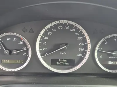 Mercedes-Benz C 180 2010 (miniatűr)