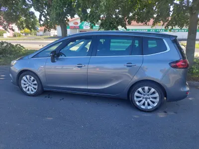 Opel Zafira 2018 (miniatűr)