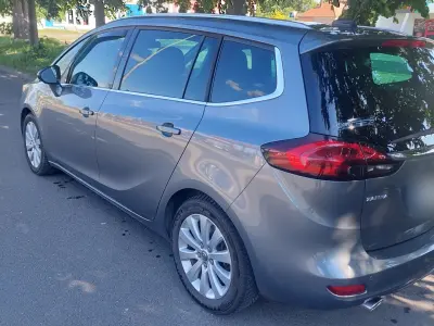 Opel Zafira 2018 (miniatűr)