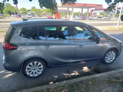 Opel Zafira 2018 (miniatűr)