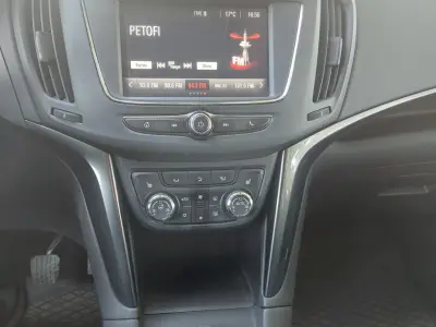 Opel Zafira 2018 (miniatűr)