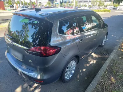 Opel Zafira 2018 (miniatűr)