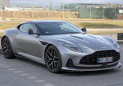 Aston Martin DB12