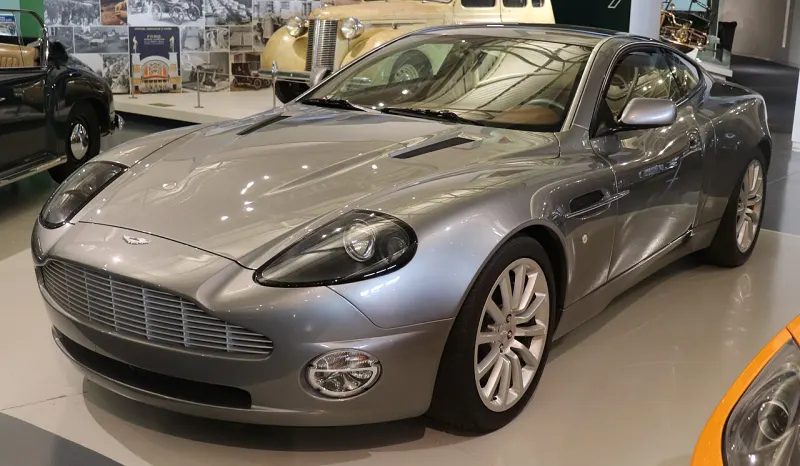 Aston Martin Vanquish First generation (2001–2007)
