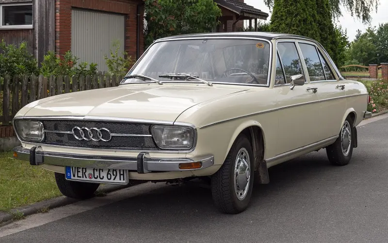 Audi 100 C1 (F104) (1968–1976)