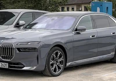 BMW i7