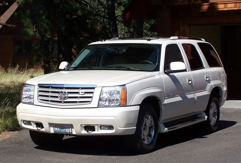 Cadillac Escalade GMT 800 (2001–2006)