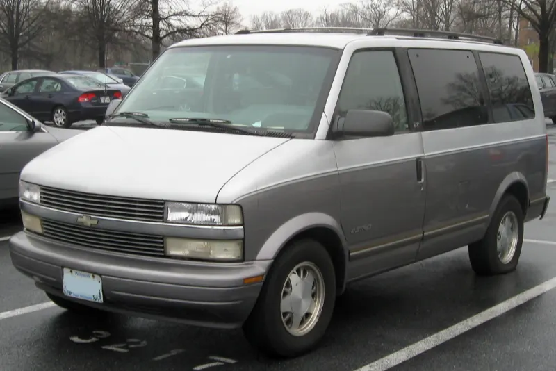 Chevrolet Astro Second generation (1995–2005)