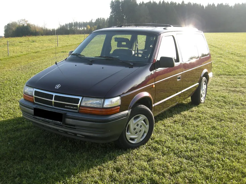 Chrysler Voyager Second generation (1990–1995)