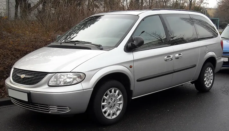 Chrysler Voyager Fourth generation (2000–2007)