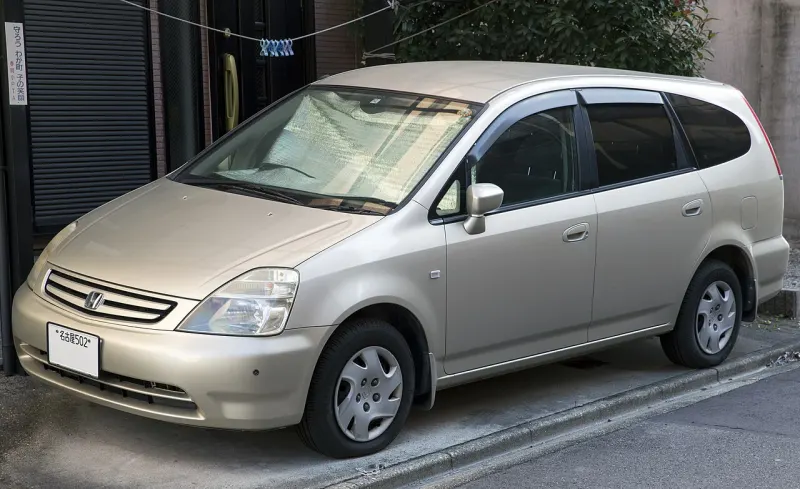 Honda Stream First generation (2000–2006)