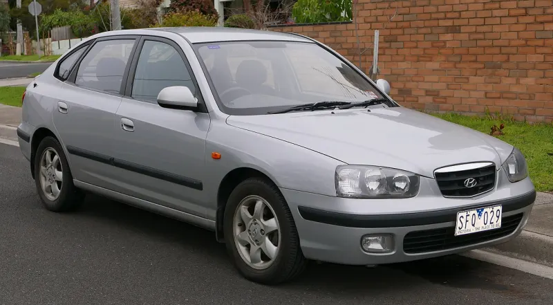 Hyundai Lantra Third generation (2000–2006)
