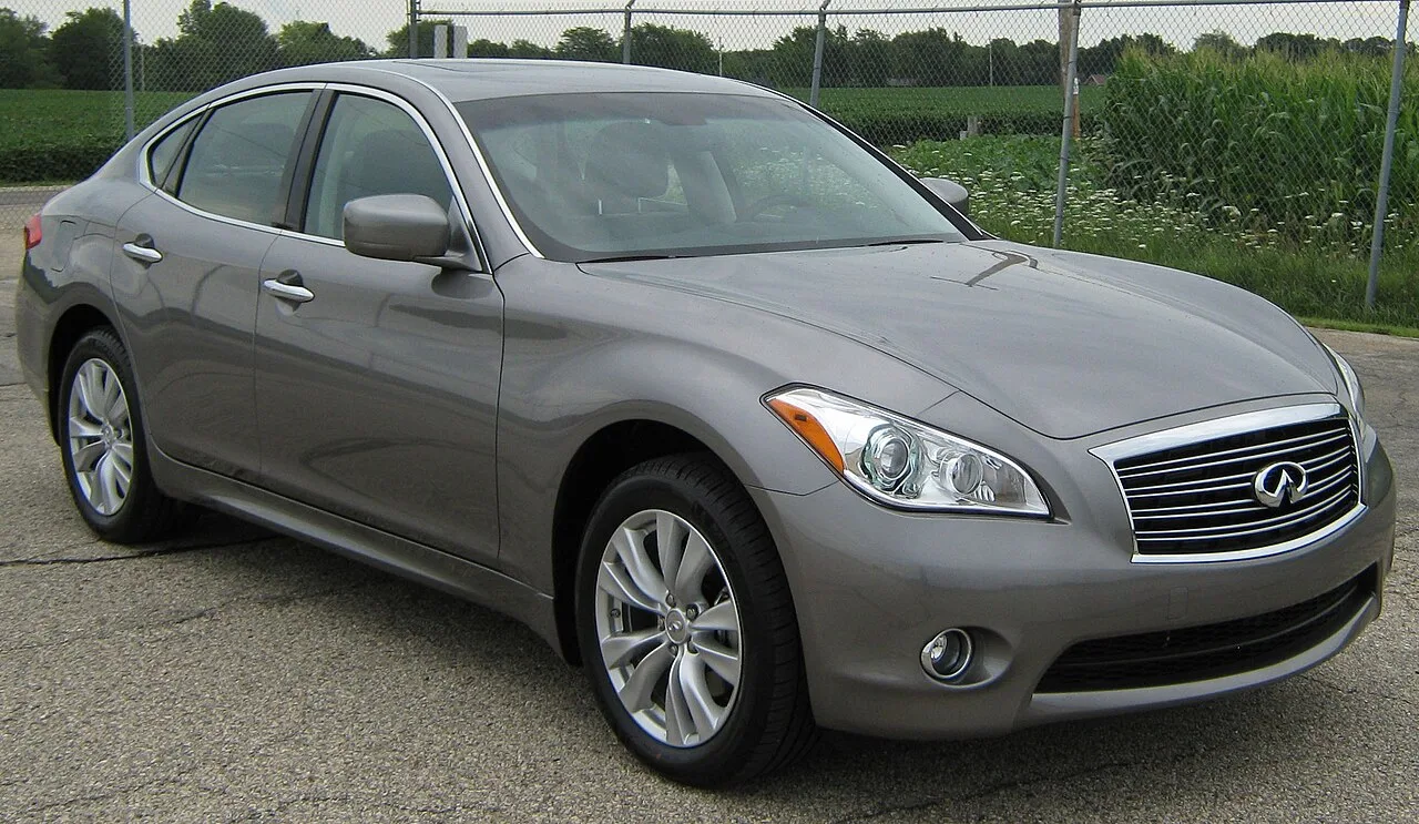 Infiniti M35 (1989–1992)