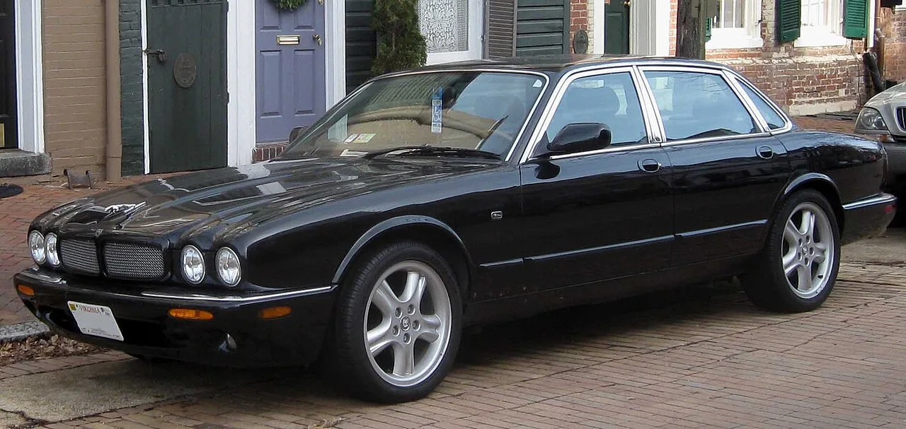 Jaguar XJ8 — Jaguar XJ (X308) (1997–2002)