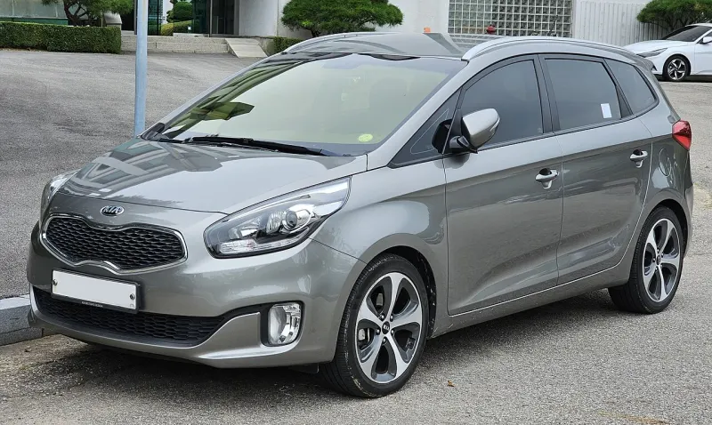 Kia Carens Third generation (2013–2019)