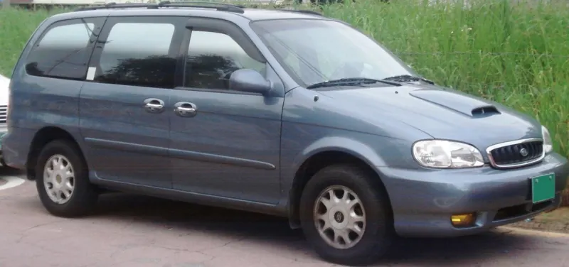 Kia Carnival First generation (1998–2005)