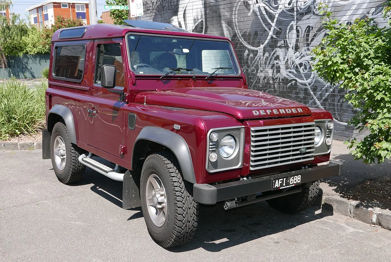 Land Rover Defender (1983–2016)