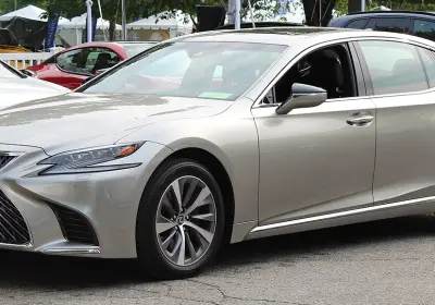 Lexus LS 400