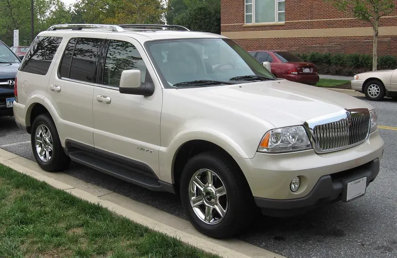 Lincoln Aviator First generation (2002–2005)