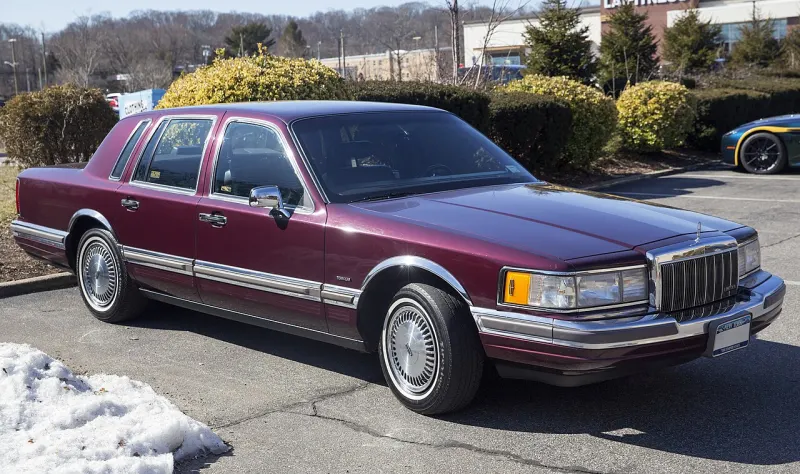 Lincoln Town Car Second generation (FN36/116) (1989–1997)