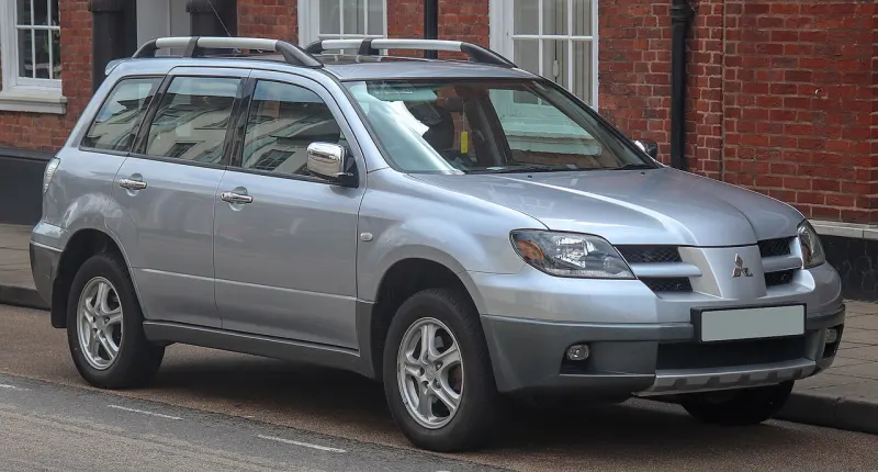 Mitsubishi Outlander First generation (2001–2008)