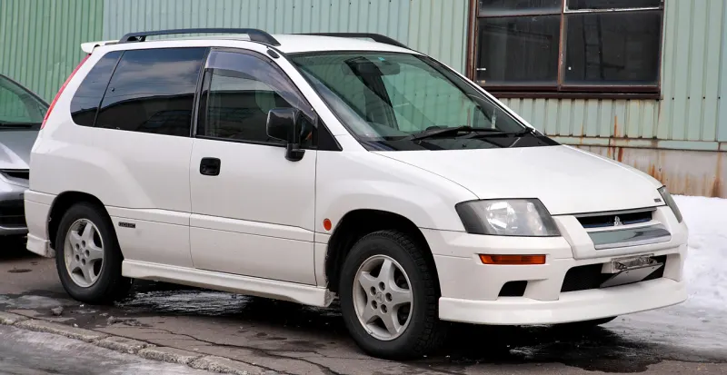 Mitsubishi Space Runner Second generation (N60/N70) (1997–2002)
