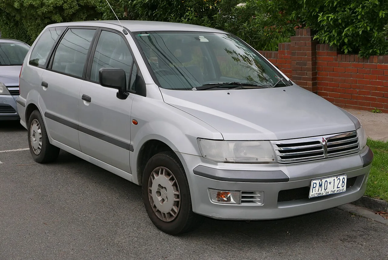 Mitsubishi Space Wagon — Third generation (UG) (1997–2003)